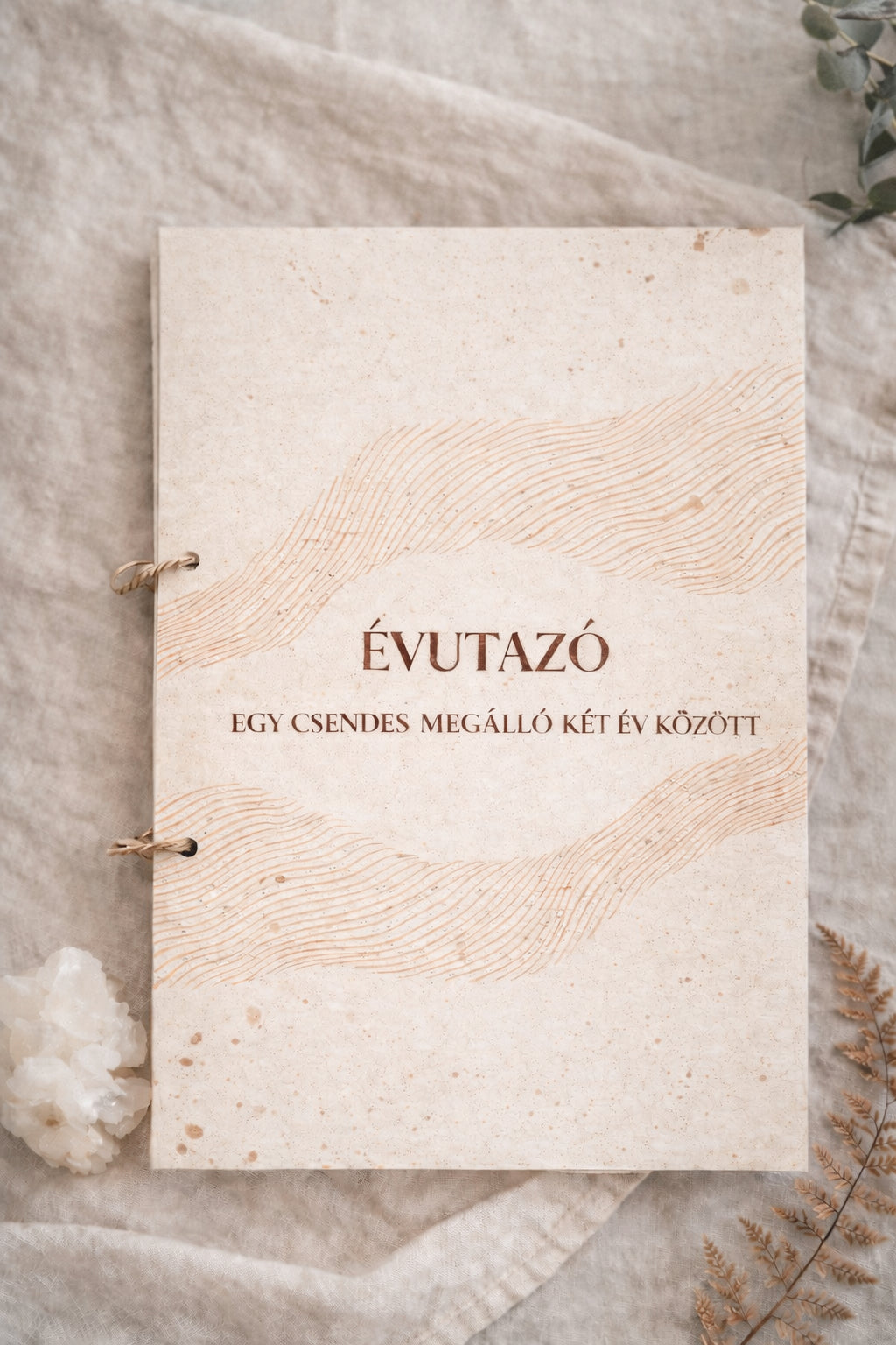 Évutazó - Egy csendes megálló két év között